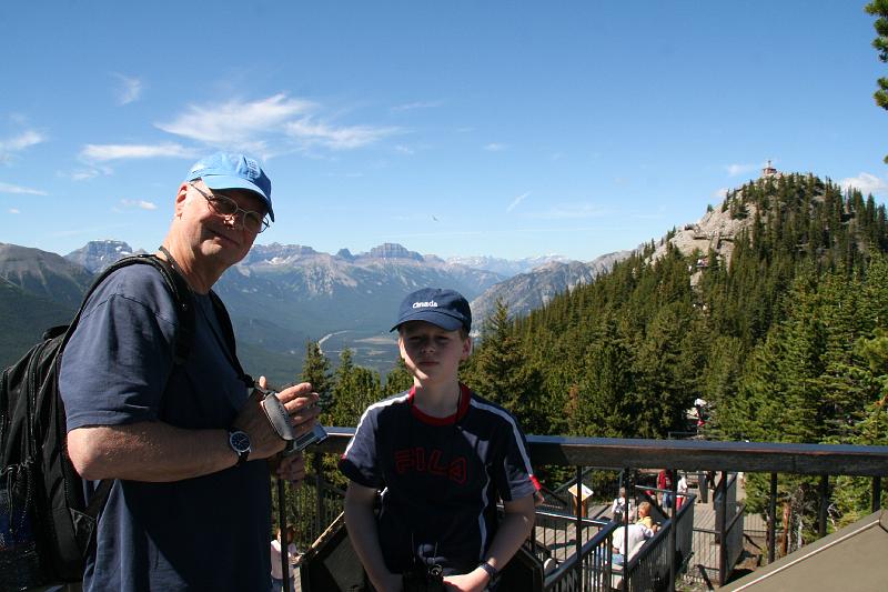 Jürgen und Leo auf dem Mount Sulphur.jpg